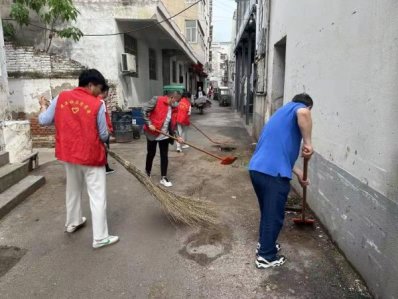 安徽省太和县东关社区开展保护环境清理垃圾活动